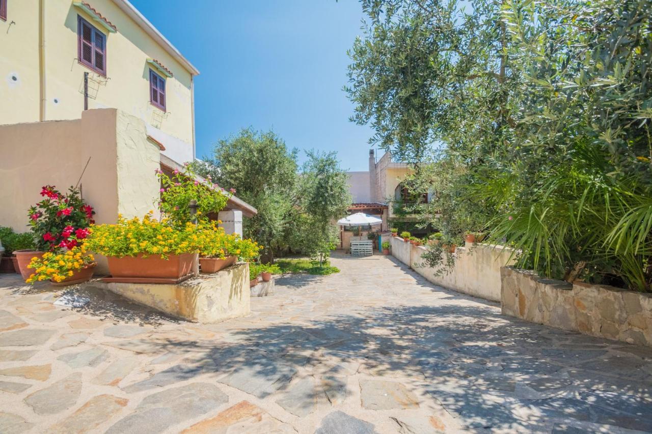 Apartamento Sa Dommo De Sa Pietate Orosei Exterior foto